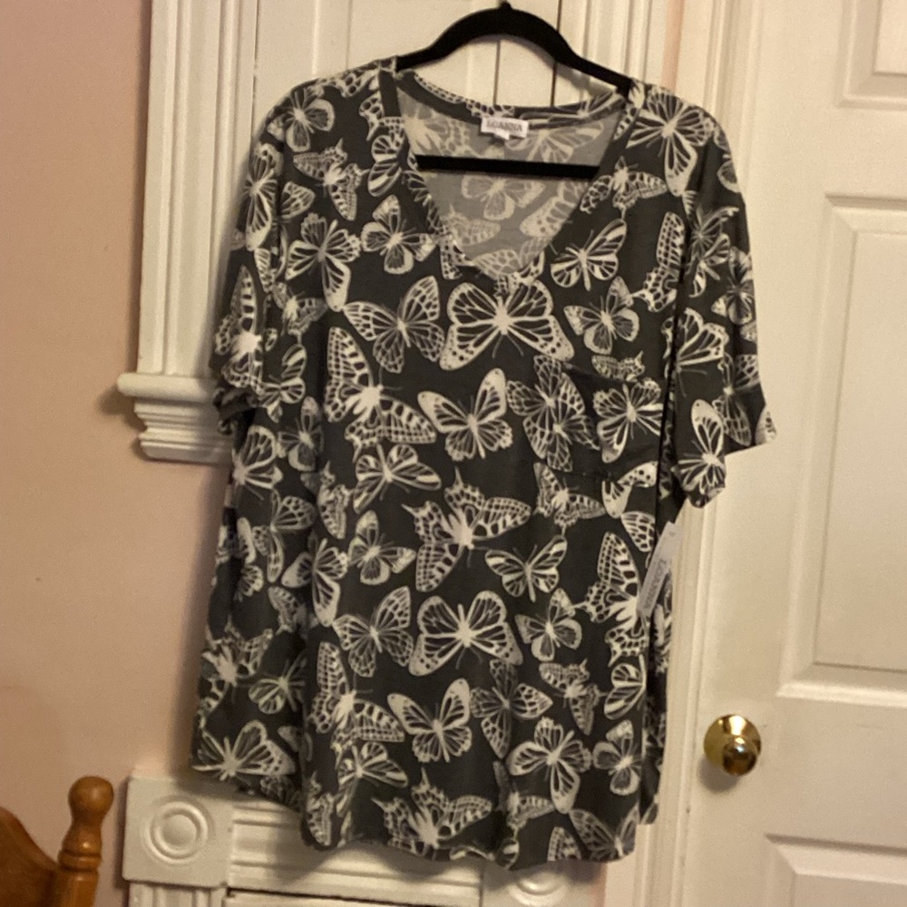 Loanna gray and White Floral Short Sleeve Blouse
